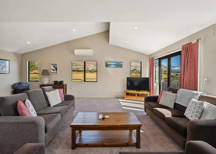 King Of The Hill | Spacious & Family Friendly
